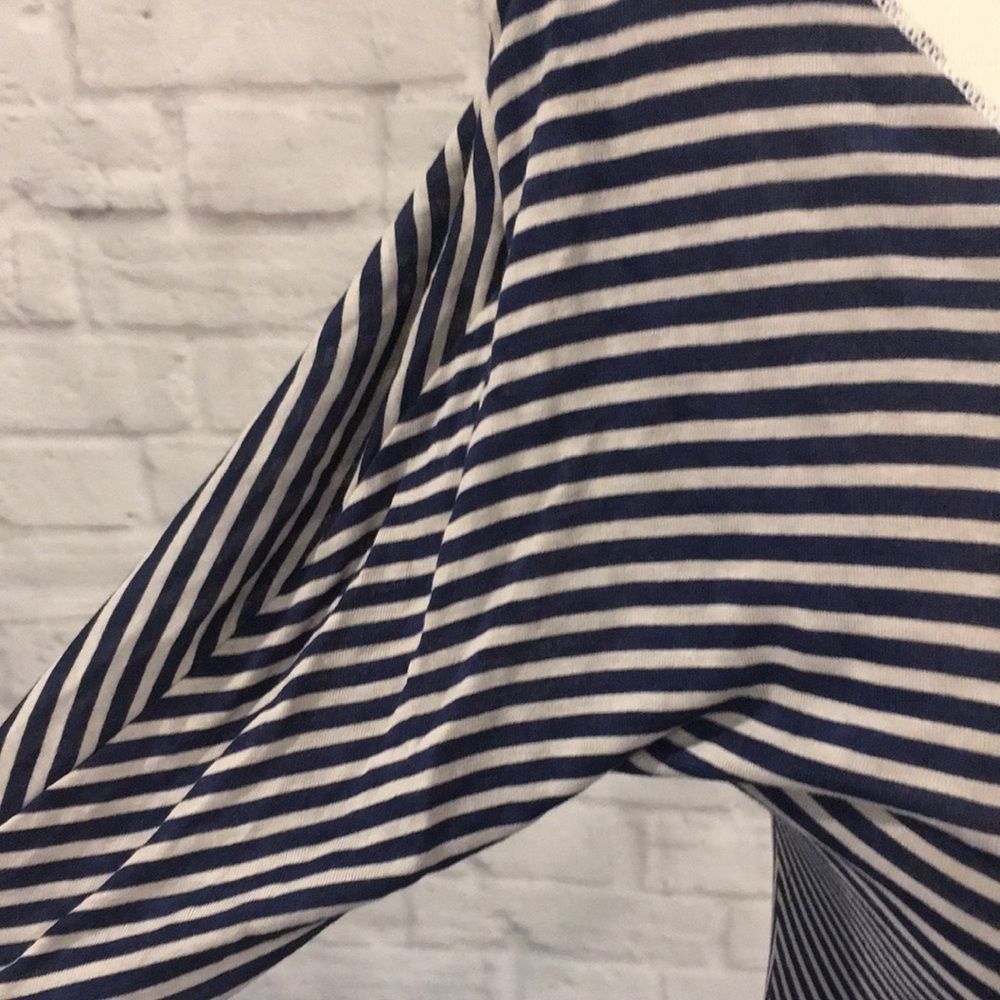 BCBG Sample, Blue & White Striped Long-Sleeved Tee w/Ruched Back - Size XS/S - Picture 3 of 9